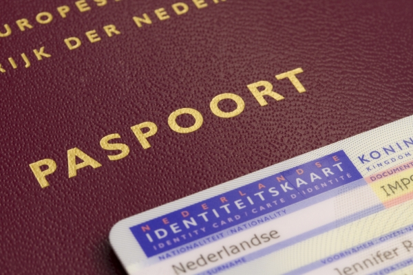 オランダ　パスポートの写真